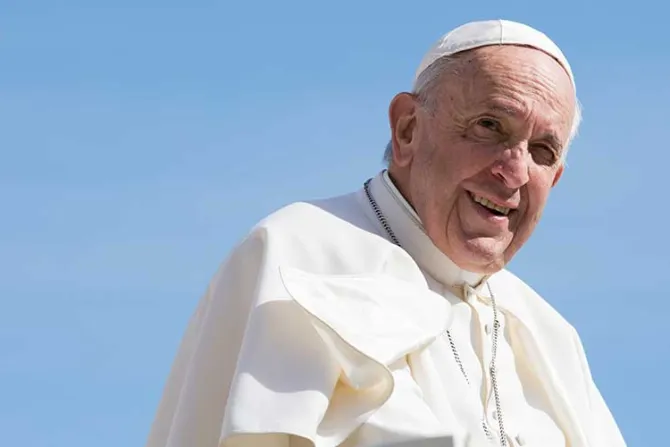 Papa Francisco pide rezar el Rosario cada día durante este mes de Mayo