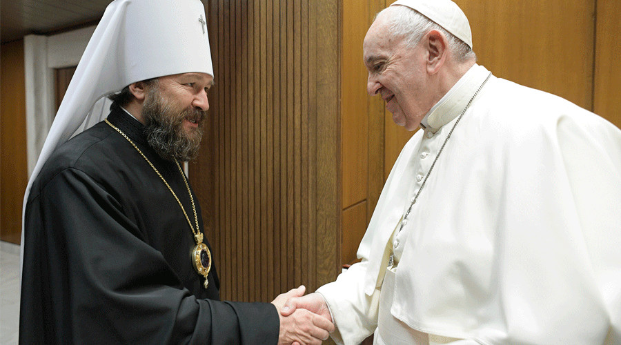 El Papa saluda al responsable de relaciones exteriores del Patriarcado de Moscú. Foto: Vatican Media?w=200&h=150