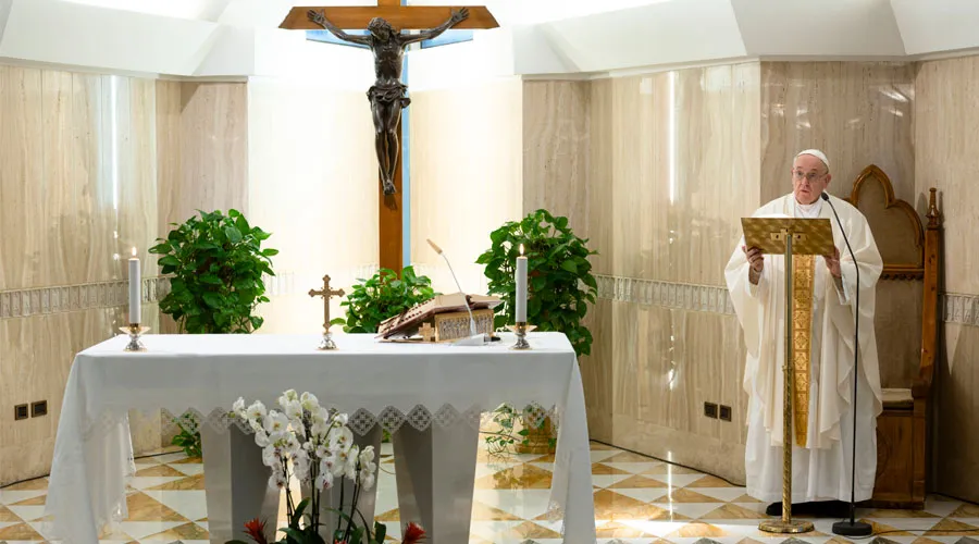 El Papa Francisco celebra la Misa en Santa Marta. Foto: Vatican Media