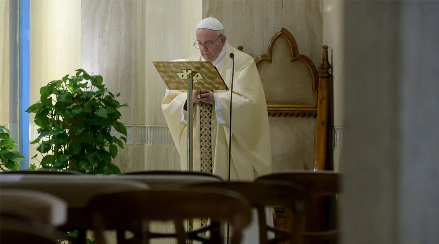 El Papa Francisco en la Misa en Casa Santa Marta. Foto: Vatican Media