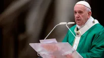 El Papa Francisco pronuncia su homilía. Foto: Daniel Ibañez / ACI Prensa