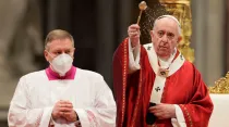 El Papa Francisco durante la Misa de Pentecostés en el Vaticano. Foto: Daniel Ibáñez / ACI Prensa
