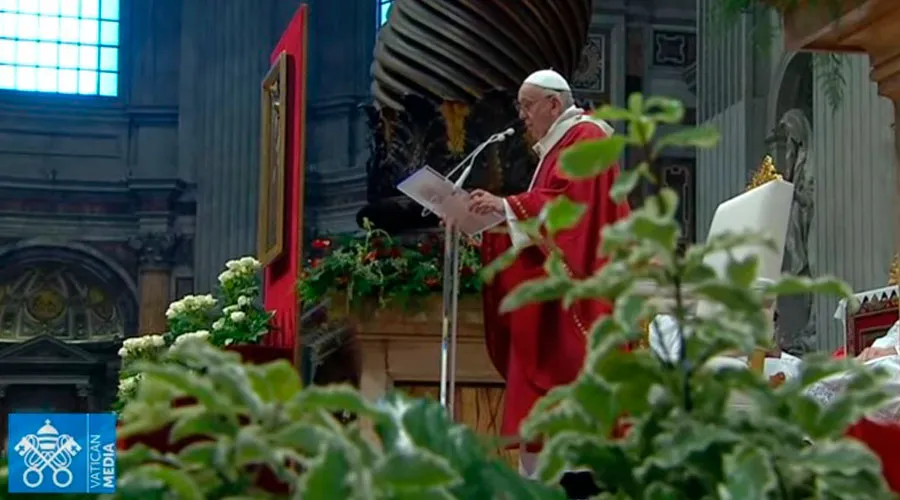 El Papa Francisco celebra la Misa de la Solemnidad de San Pedro y de San Pablo. Foto: Youtube?w=200&h=150