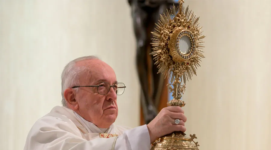 El Papa durante la Misa celebrada en Casa Santa Marta. Foto: Vatican Media?w=200&h=150