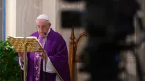 El Papa Francisco en Santa Marta. Foto: Vatican Media