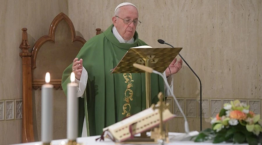 El Papa Francisco durante la Misa en Santa Marta. Foto: Vatican Media?w=200&h=150