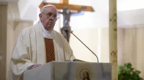 El Papa pronuncia su homilía. Foto: Vatican Media