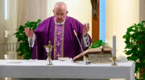 El Papa durante la Misa en Casa Santa Marta. Foto: Vatican Media
