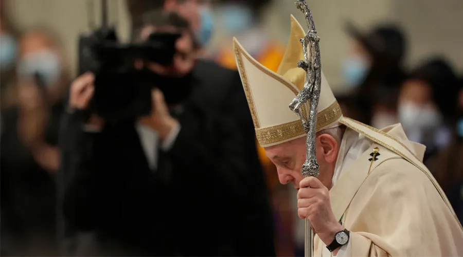 El Papa antes de comenzar la Misa en San Pedro. Foto: Daniel Ibáñez / ACI Prensa
