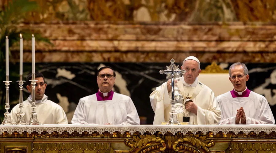 El Papa Francisco durante la celebración de una Misa en el Vaticano. Foto: Daniel Ibáñez / ACI Prensa?w=200&h=150