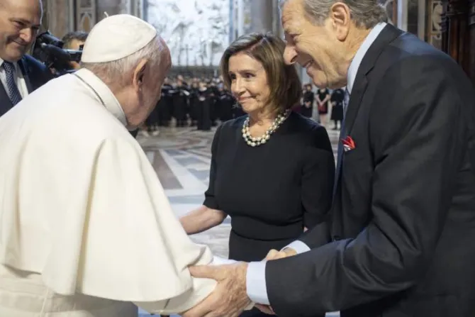 Aseguran que Nancy Pelosi recibió la Comunión en Misa del Papa Francisco