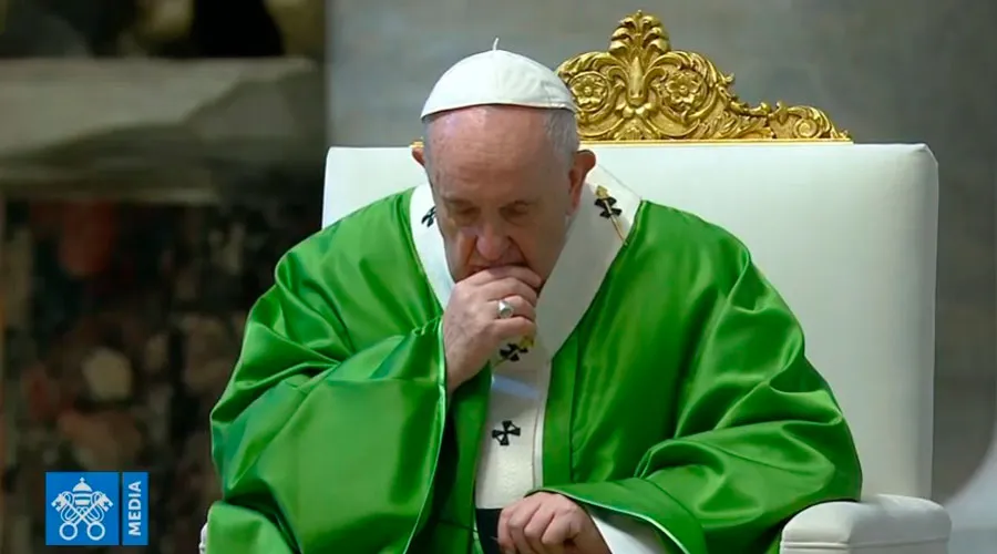 El Papa Francisco en oración. Foto: Captura de Youtube