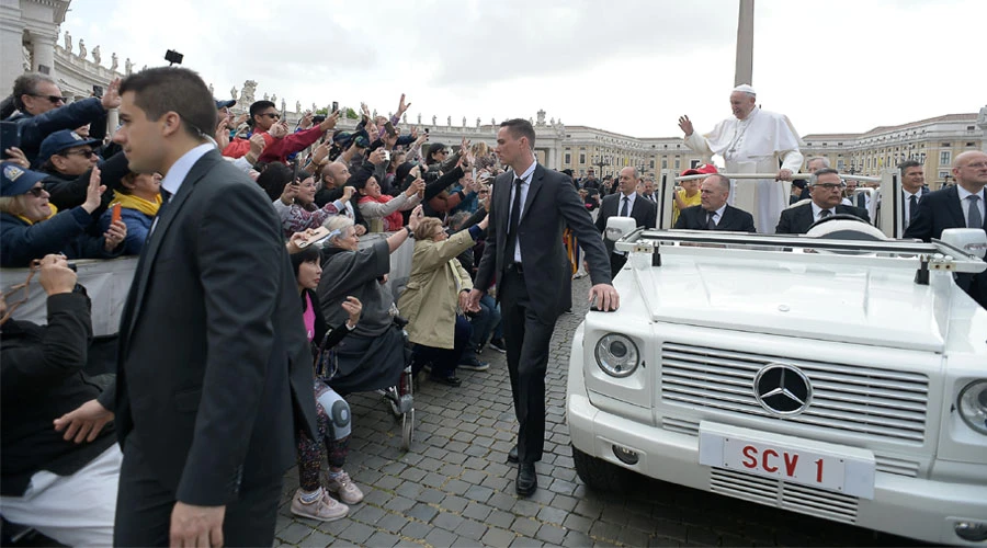 El Papa Francisco en la Plaza de San Pedro. Foto: Vatican Media