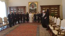El Papa Francisco con delegaciones de Bulgaria y Macedonia del Norte. Foto: Andrea Gagliarduci / ACI Prensa