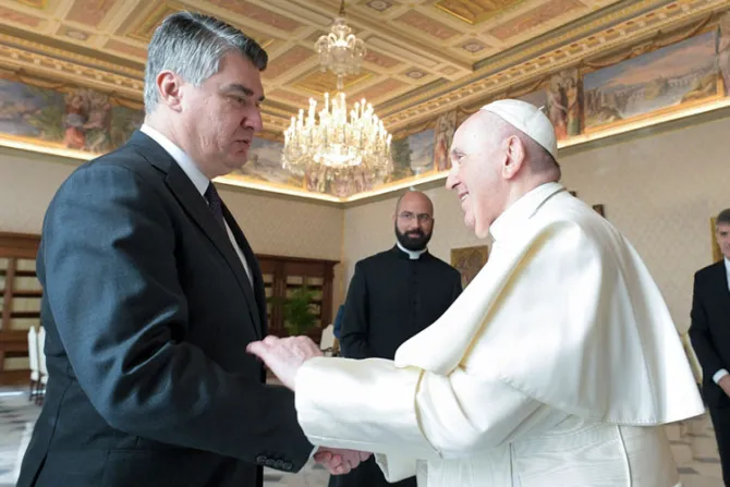 Papa Francisco dialoga con el presidente de Croacia sobre situación en Bosnia