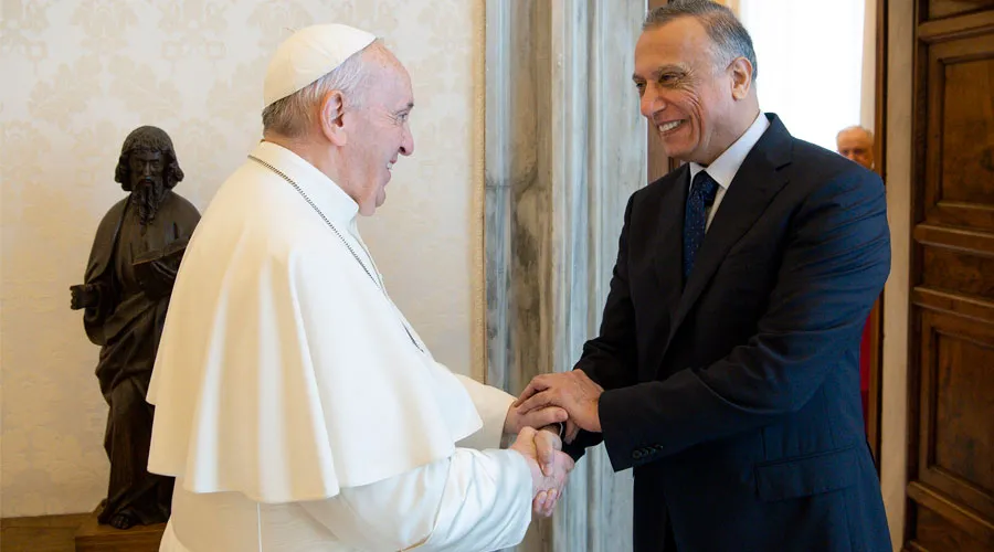 El Papa conversa con el primer ministro de Irak sobre proteger a los cristianos locales