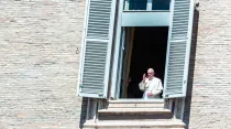 El Papa bendice a la ciudad de Roma desde el Palacio Apostólico. Foto: Daniel Ibáñez / ACI Prensa