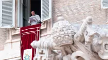 El Papa preside el rezo del Regina Coeli. Foto: Vatican Media