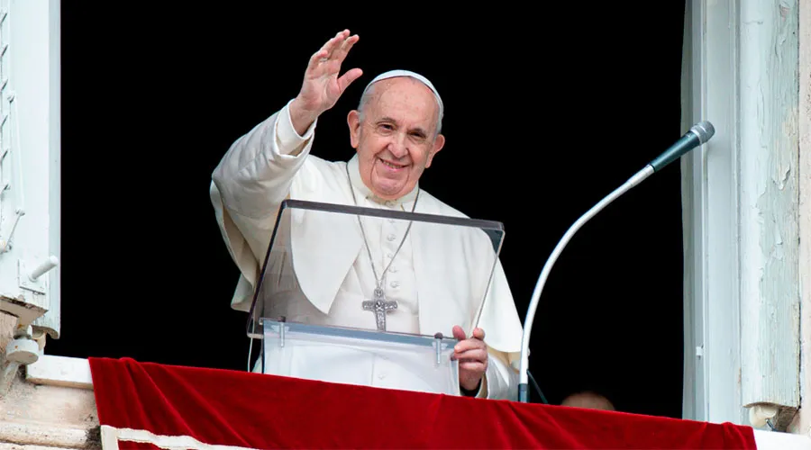 El Papa Francisco reza el Regina Coeli desde el Vaticano. Foto: Vatican Media
