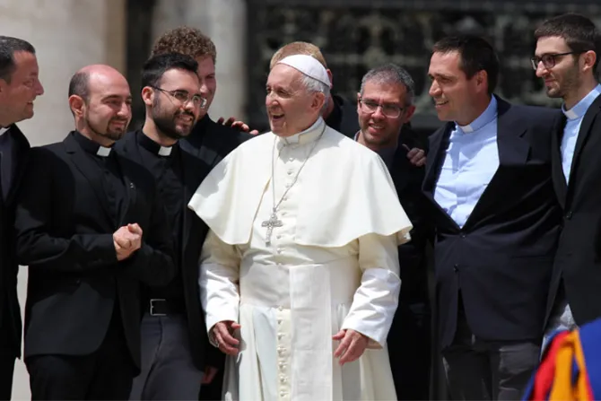 Papa Francisco: Las comunidades religiosas son como un faro luminoso