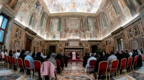 El Papa Francisco en el Palacio Apostu00f3lico. Foto: Vatican Media