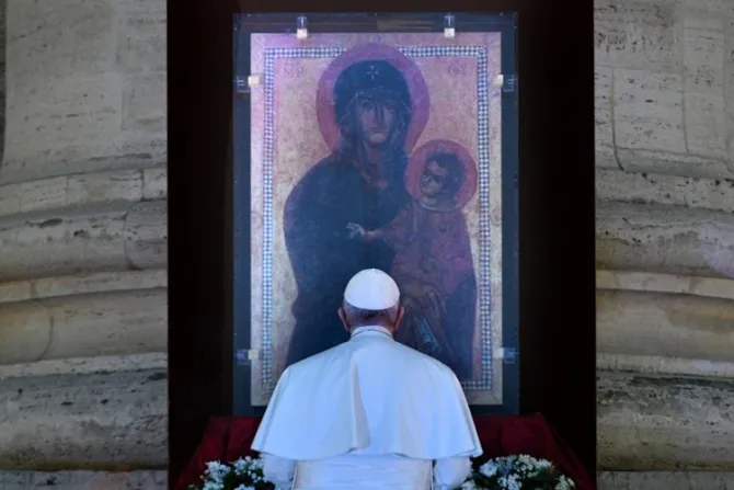 La historia del icono de la Virgen al que rezó el Papa por el fin del coronavirus
