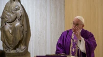 El Papa durante la Misa celebrada en Casa Santa Marta. Foto: Vatican Media