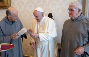 El Papa Francisco con los Servidores del Paru00e1clito en una audiencia en 2021. Cru00e9dito: Vatican Media 