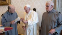 El Papa Francisco con los Servidores del Paráclito en una audiencia en 2021. Crédito: Vatican Media