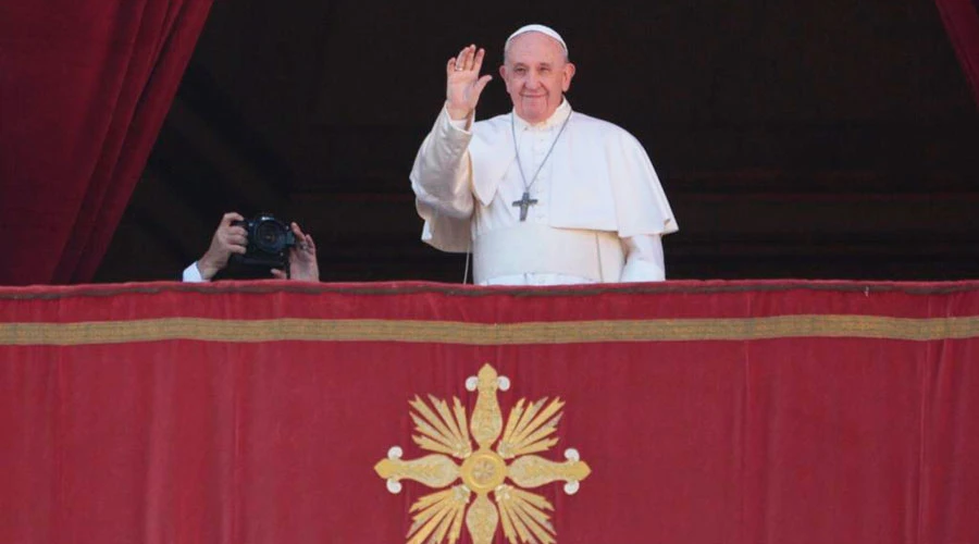 El Padre Francisco antes de pronunciar el Mensaje de Navidad. Foto: Daniel Ibáñez / ACI Prensa?w=200&h=150