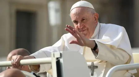 Papa Francisco: La violencia contra la mujer “es un crimen”