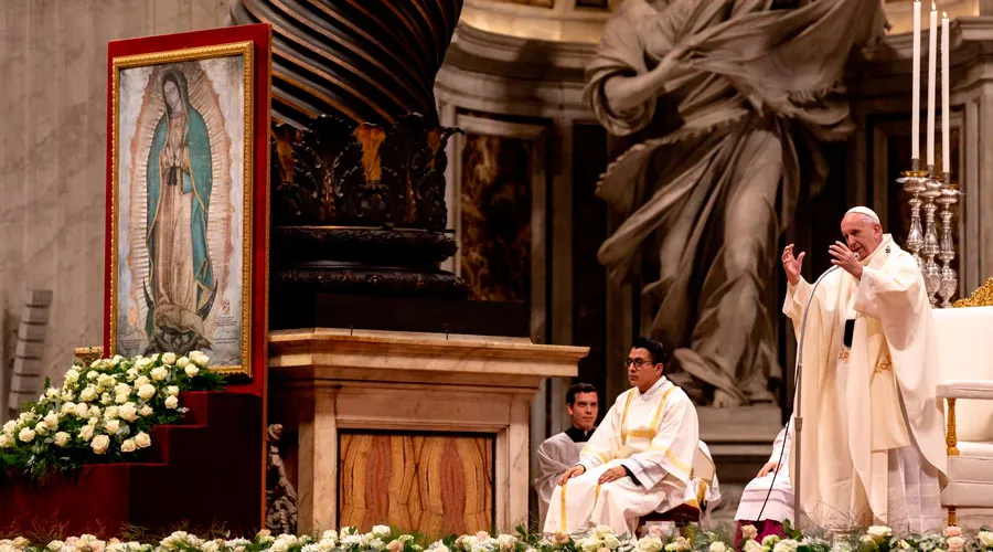 El Papa Francisco celebra la Misa por la Virgen de Guadalupe. Crédito: Daniel Ibáñez (ACI)