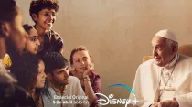 Afiche promocional del documental "Amén. Francisco responde" de Disney+.