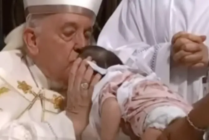 La conmovedora bendición del Papa Francisco a bebé con rara enfermedad en Canadá [VIDEO]