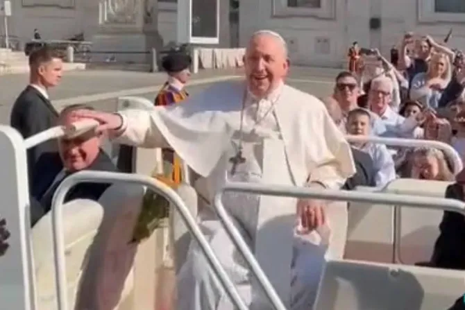 El Papa Francisco bromea sobre su dolor: Necesito un poco de tequila para la pierna