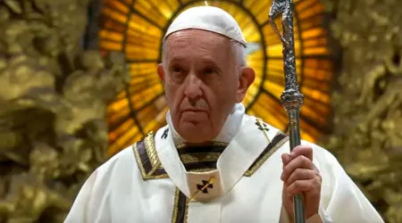 El Papa en Navidad: Amen la Iglesia así no sea perfecta y sirvan al prójimo así no cambie