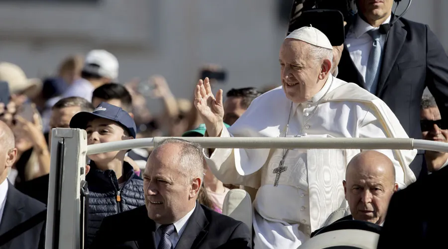 Vaticano emite primer informe tras la cirugía del Papa Francisco