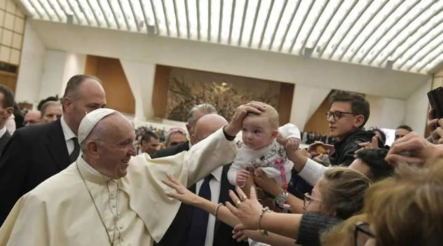 El Papa Francisco recibe en audiencia a diócesis italianas este 1 de diciembre. Foto: Vatican Media.