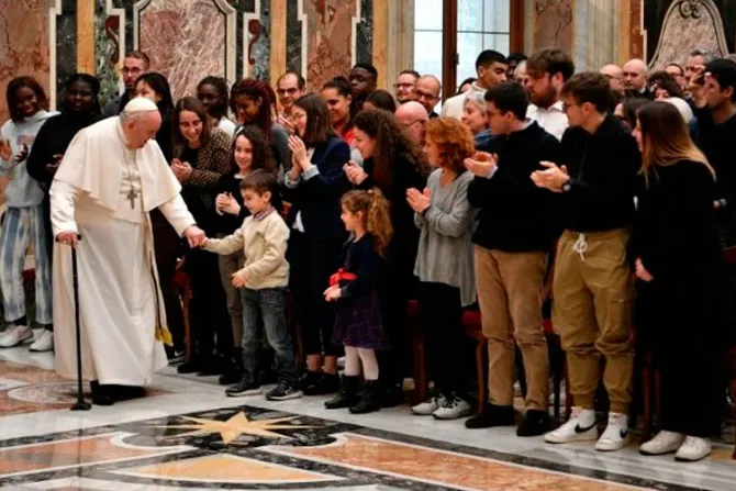 Papa Francisco a jóvenes: No se cansen nunca de construir el “arsenal de la paz”