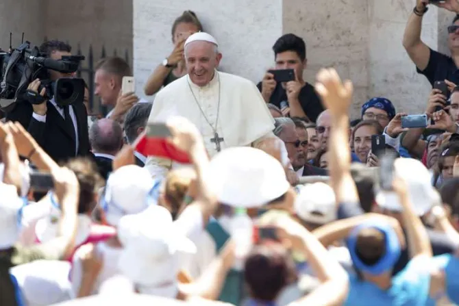 Hemos sido enviados para que el Evangelio llegue a todos, afirma el Papa a jóvenes