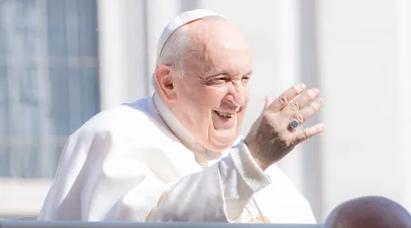 Papa Francisco: A veces se ve laicos que parecen “sacerdotes fracasados”