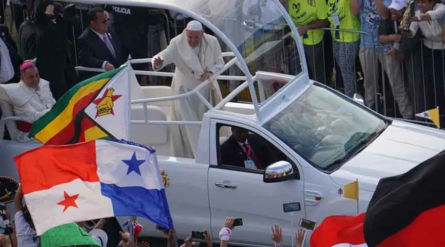 Papa Francisco recorre calles de Panamá durante la Jornada Mundial de la Juventud 2019. Crédito: David Ramos / ACI Prensa.