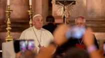 El Papa Francisco en el rezo de las Vísperas con los obispos, sacerdotes, religiosas y seminaristas en Lisboa. Crédito: Daniel Ibáñez / ACI Prensa