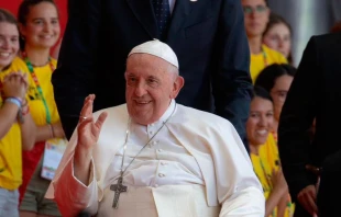 El Papa Francisco en el encuentro con los voluntarios de la JMJ Lisboa 2023. Crédito: Daniel Ibáñez / ACI Prensa