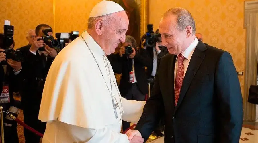 El Papa Francisco y Vladimir Putin. Crédito: Vatican Media?w=200&h=150