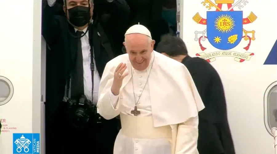 El Papa Francisco se despide de Chipre y parte hacia Grecia. Crédito: Vatican Media (captura de video)?w=200&h=150