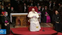 El Papa Francisco durante el encuentro con los obispos, sacerdotes y religiosos de Eslovaquia. Crédito: Vatican Media (captura de video)