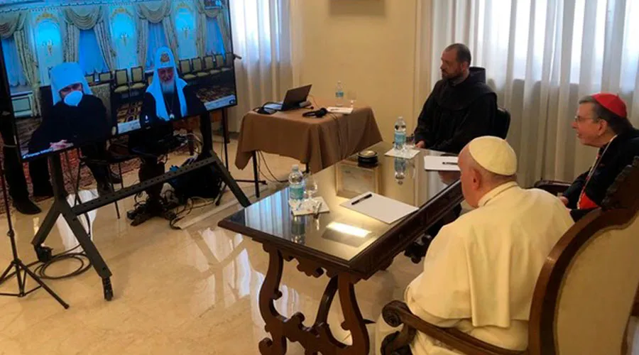 El Patriarca ortodoxo ruso Kirill conversa por videoconferencia con el Papa Francisco. Crédito: Vatican Media