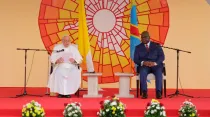 El Papa Francisco durante el discurso a las autoridades de la Rep. Democrática del Congo. Crédito: Elias Turk (EWTN)