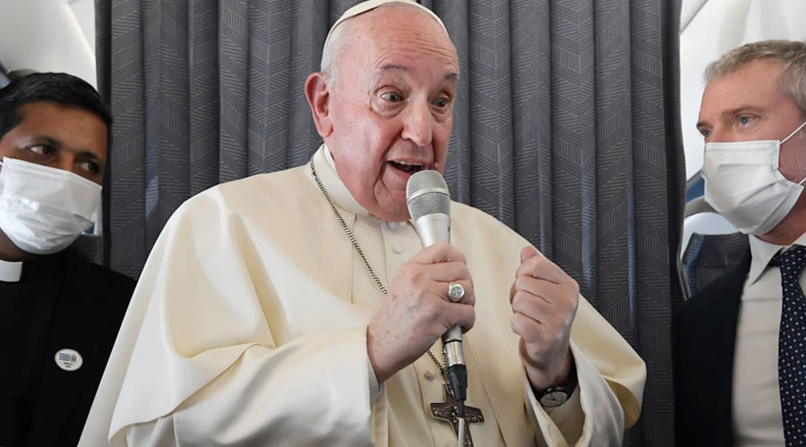 El Papa Francisco en la rueda de prensa en el vuelo de regreso a Roma. Crédito: Vatican Media?w=200&h=150